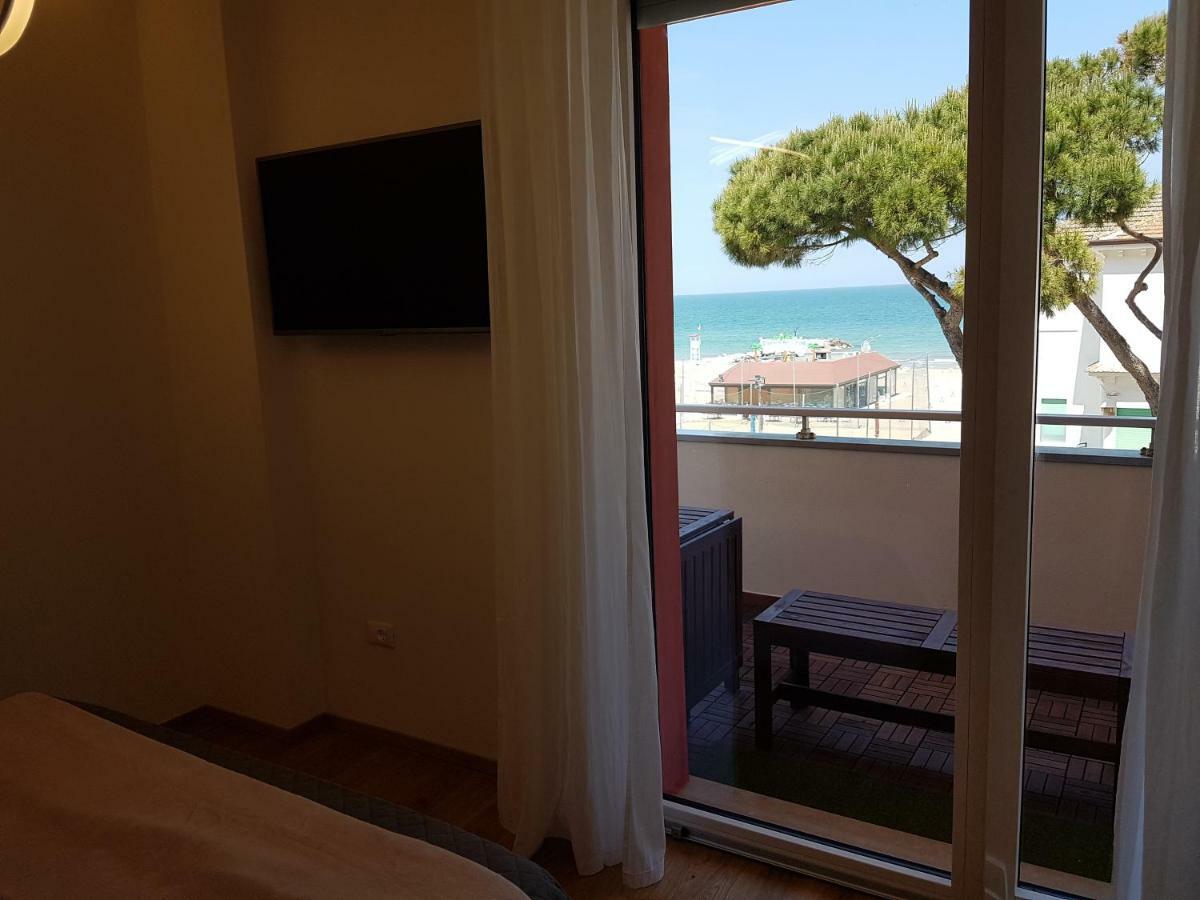 Crima Mare Luxury Misano Adriatico Exterior foto